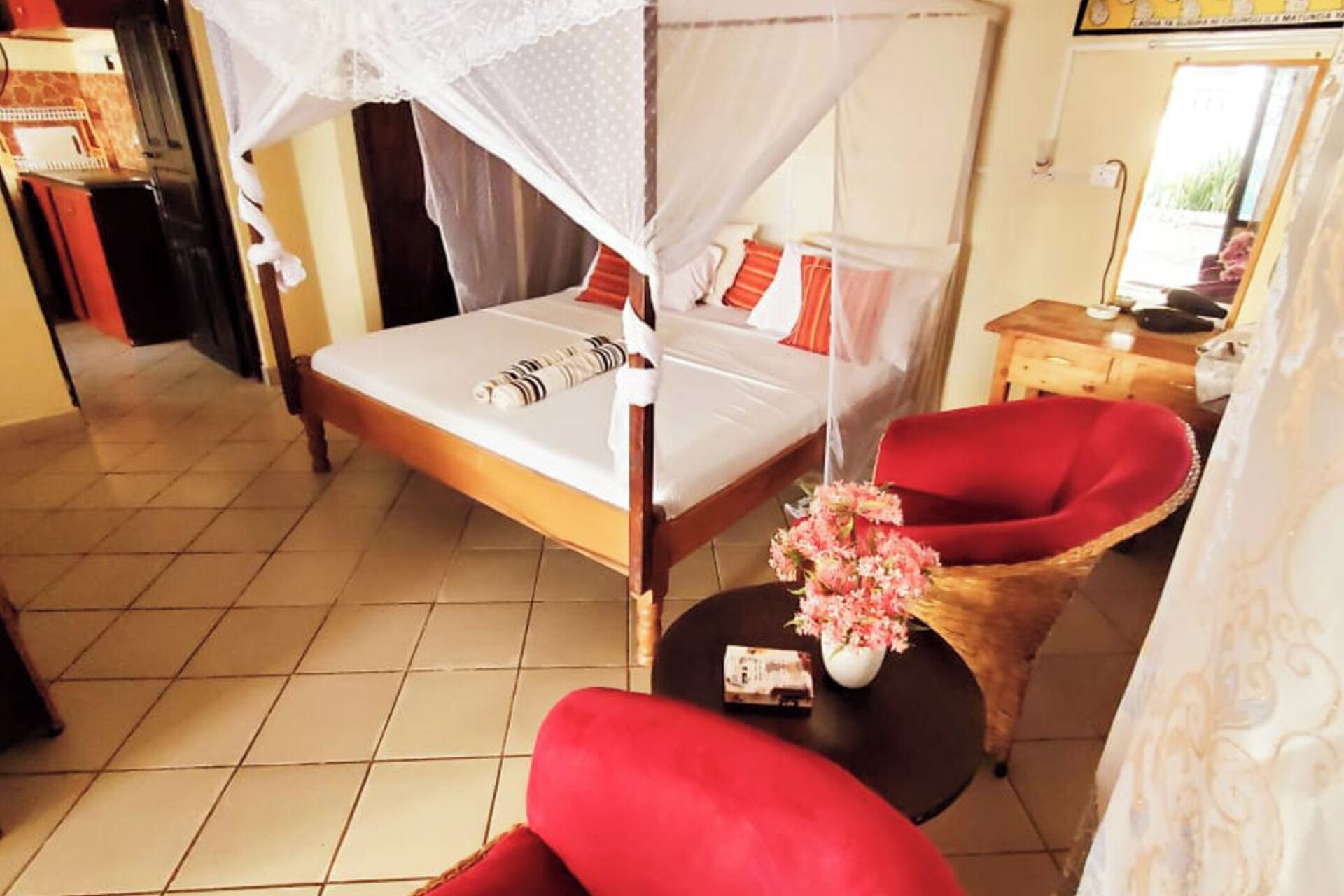 10 quartos, ferros/tábuas de passar roupa, Wi-Fi de cortesia