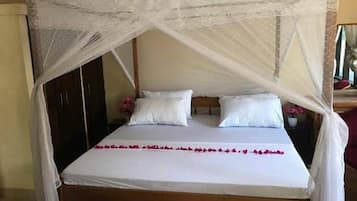 10 quartos, ferros/tábuas de passar roupa, Wi-Fi de cortesia