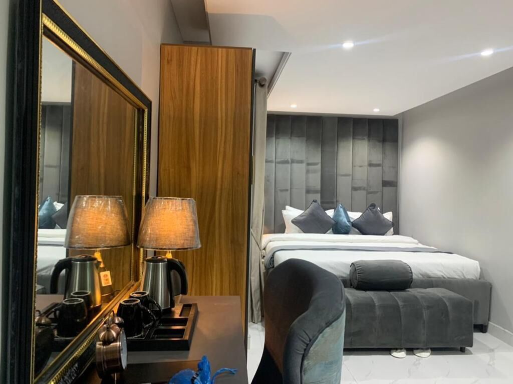 Executive Suite | Free WiFi