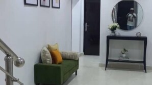 Lobby sitting area - Choice Suites Signature (Lagos)