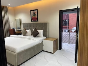 Classic Double Room | Free WiFi - Choice Suites Signature (Lagos)