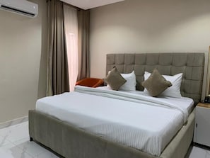 Classic Double Room | Bathroom - Choice Suites Signature (Lagos)
