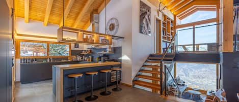 Réfrigérateur, micro-ondes, four, lave-vaisselle