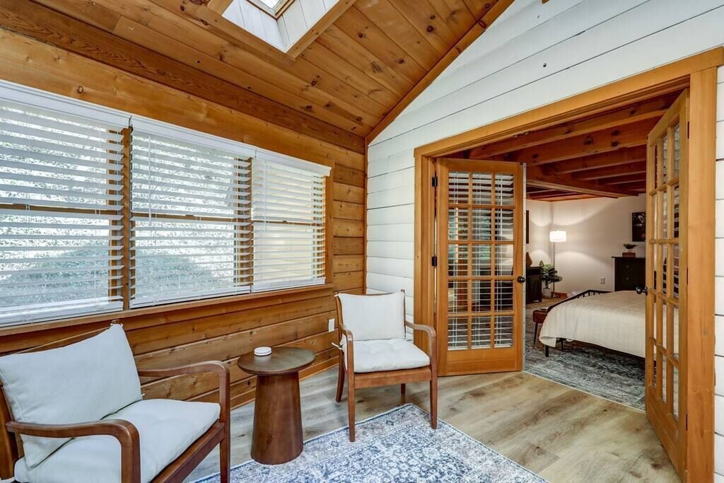 4 bedrooms, iron/ironing board, travel cot, WiFi