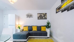 Living room - Stunning and Modern Apartment in Liverpool, UK (Liverpool)