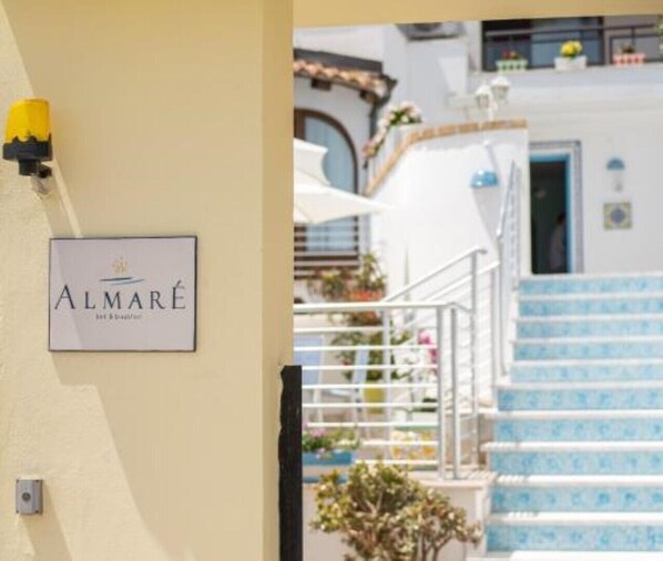 Exterior detail - Modern B&B, equipped with every comfort. with pool available 24/24 (Crotone)
