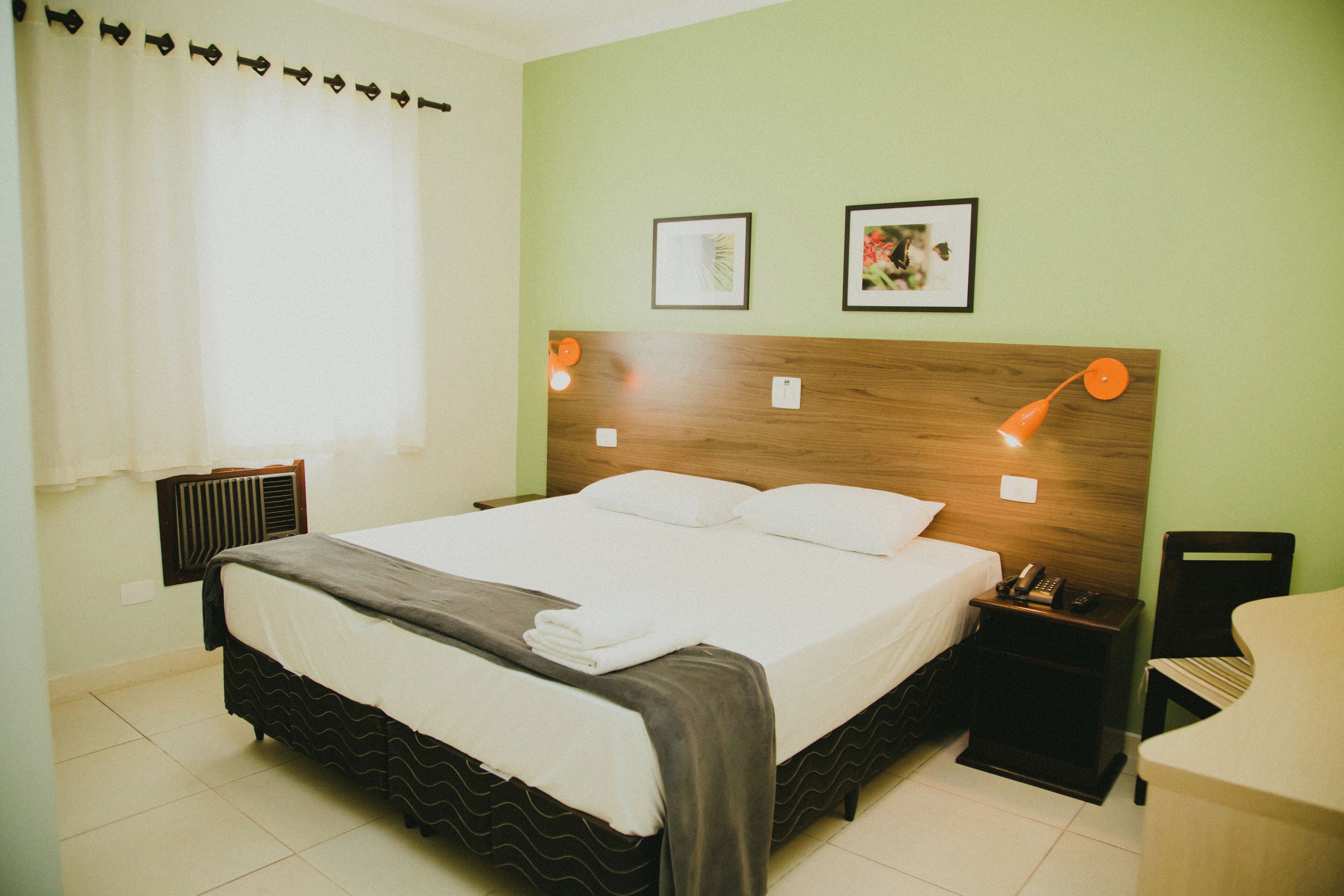 Quarto casal superior | Wi-Fi de cortesia, roupa de cama