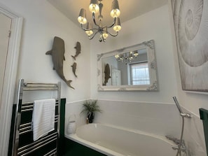 Ferienhaus, Mehrere Betten | Badezimmer | Dusche, Komfortbadewanne, Haartrockner, Handtücher