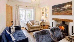 Unclassified image, 5 of 40, button - Coastal 3-bedroom House With Log Burner & Garden (Bideford)