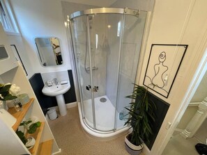 House, Multiple Beds | Bathroom | Shower, deep soaking tub, hair dryer, towels