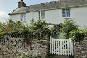 Exterior - Old Church House, Brayford (Brayford)