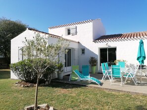 Outdoor dining - House Ker Pierre-Levée 4 bedrooms close to sea and shops (L'Île-d'Yeu)