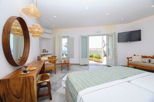 Deluxe Suite With Sea View | Living room | Printers