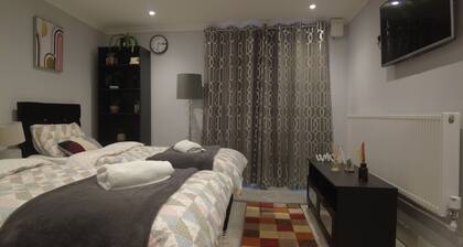 Newport rental property,Furnished studio Near train station Free Wifi-Parrking.