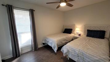 4 chambres, bureau, fer et planche à repasser, Wi-Fi gratuit