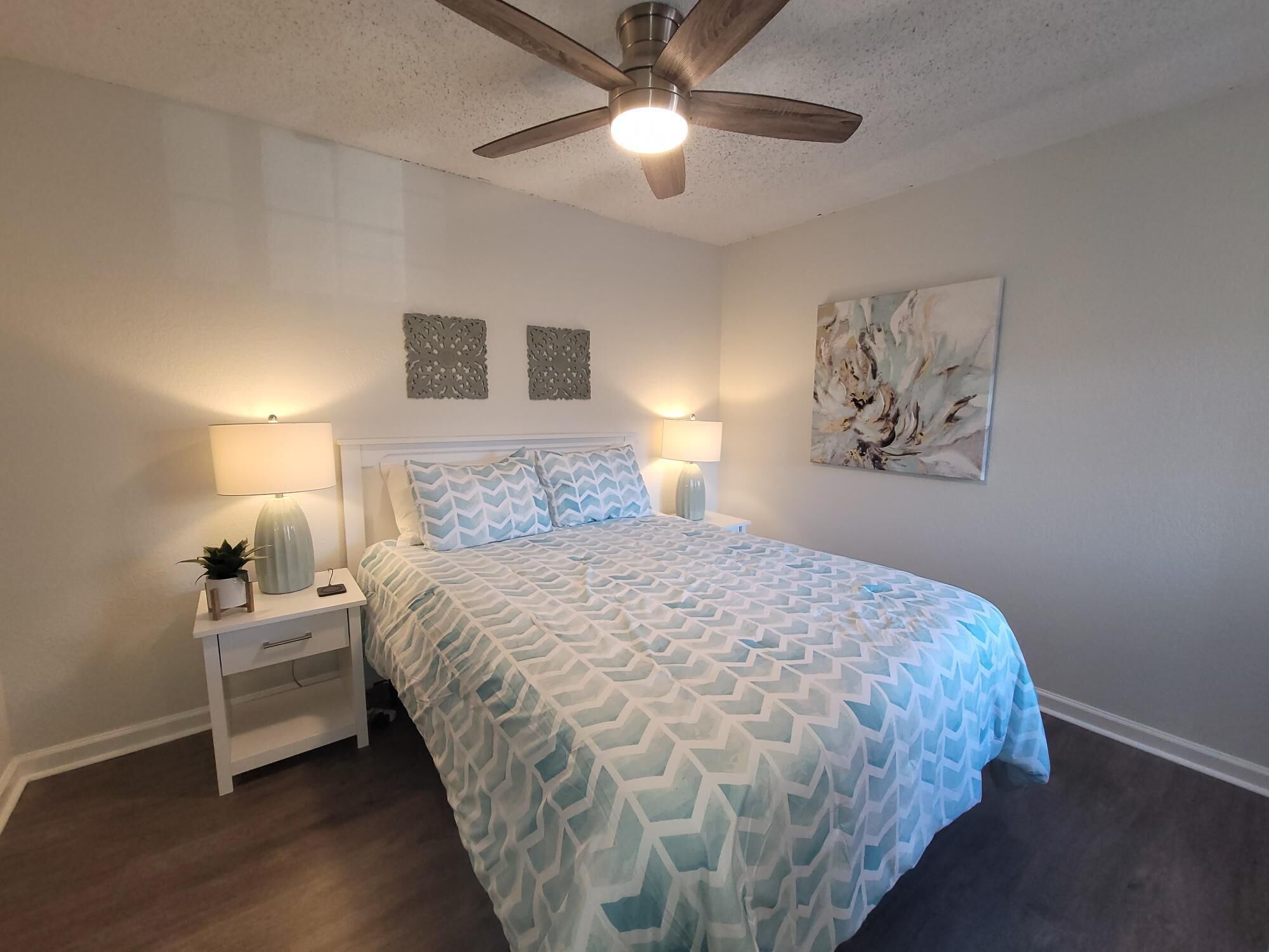 4 bedrooms, desk, iron/ironing board, WiFi (free)