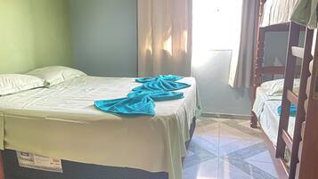 2 quartos, ferros/tábuas de passar roupa, Wi-Fi de cortesia