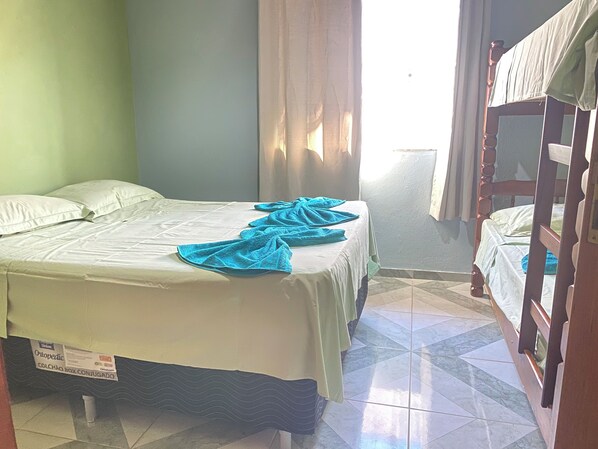 2 habitaciones, tabla de planchar con plancha y wifi gratis 