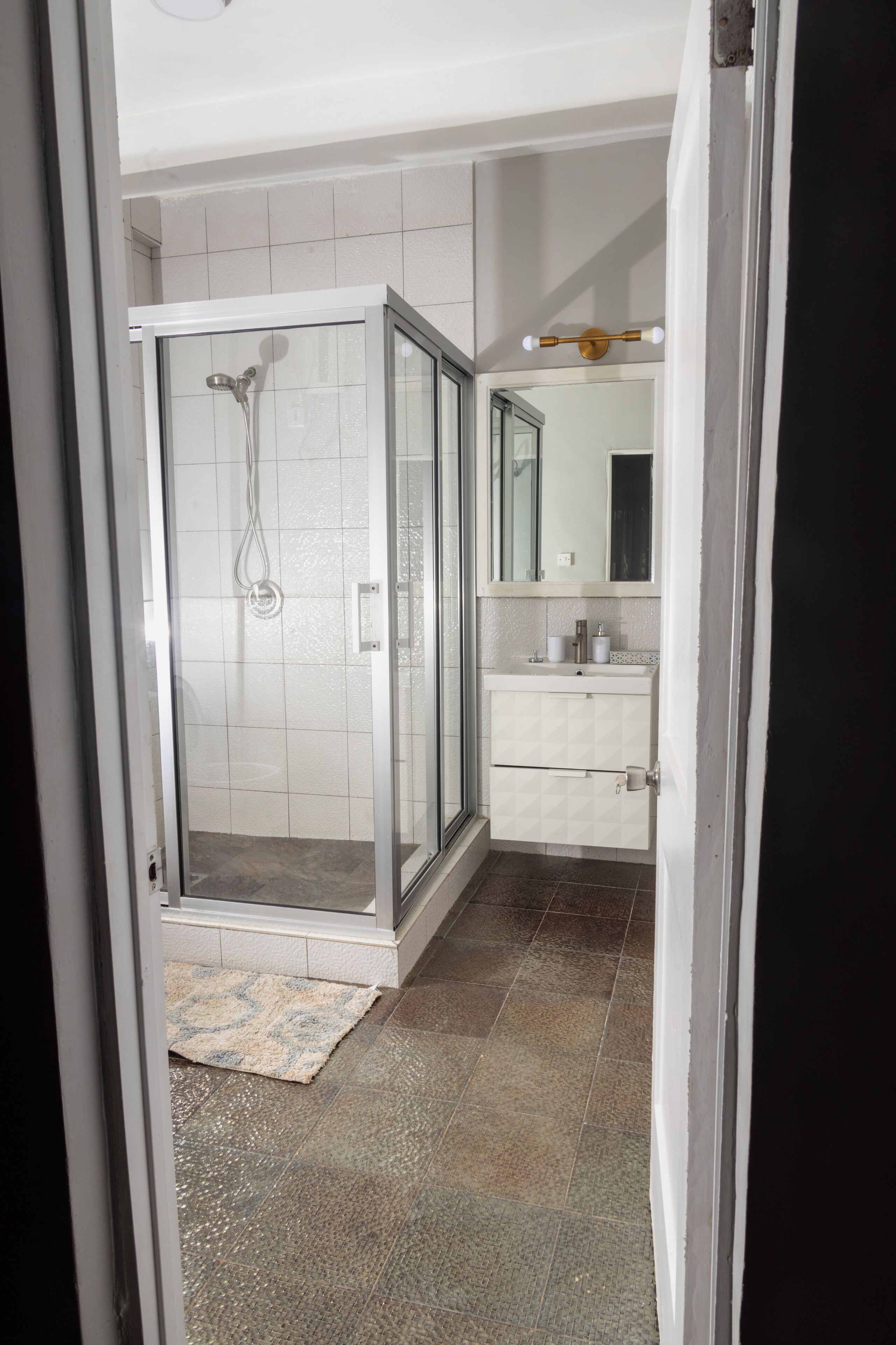 Ducha, jabón, papel higiénico