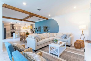 TV, video games, books, offices - Sprawling 8BR Estate with Private Pool (Melbourne Beach)