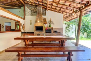 Outdoor dining - Casa Completa com Piscina Para até 12 Pessoas na Praia da Concha (Itacaré)