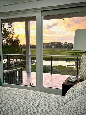 5 bedrooms, free WiFi, bed sheets - Private Pool and Dock, Steps from the Beach, Beautiful Sunset Views (Saint Helena Island)