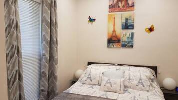 1 slaapkamer, een strijkplank/strijkijzer, gratis wifi, beddengoed