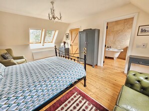 2 bedrooms, desk, iron/ironing board, free WiFi