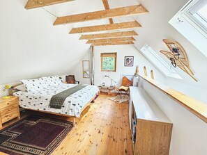 1 bedroom, desk, iron/ironing board, free WiFi - Romantic Highland hideaway - Baltinna East Lodge (Newtonmore)