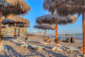 Beach nearby, sun loungers, beach towels