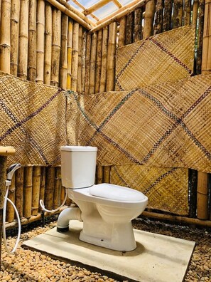 Shower, bidet - Villa Mandala Tranquil - Studio room (Manathunga Mawatha)