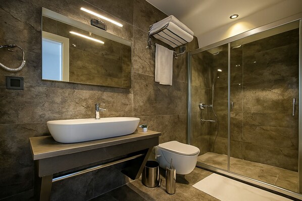Family Room | Bathroom