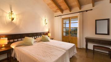 5 slaapkamers, een strijkplank/strijkijzer, reisbedje, wifi