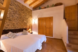 5 quartos, ferros/tábuas de passar roupa, berço de viagem, Wi-Fi