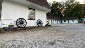 Front of property - Fireside Lodge (Atlanta)