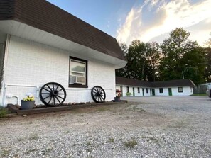 Front of property - Fireside Lodge (Atlanta)
