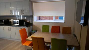 House, Multiple Beds | Private kitchen | Fridge, microwave, oven, stovetop