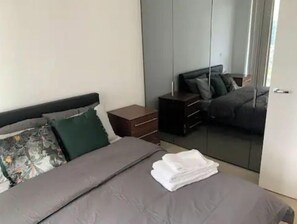 2 bedrooms, travel crib, free WiFi, bed sheets