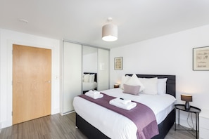 1 habitación, escritorio, tabla de planchar con plancha y wifi gratis
