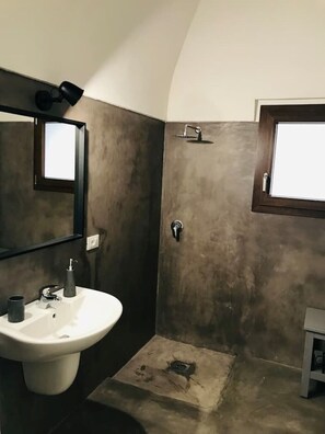 Haartrockner, Handtücher, Seife, Shampoo