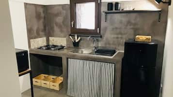 Refrigerador, microondas, parrilla de estufa y licuadora