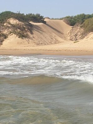 Una spiaggia nelle vicinanze