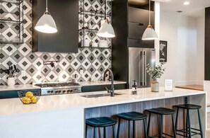 Coffee/tea maker, fridge, microwave, oven