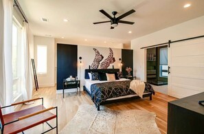 3 habitaciones, escritorio, tabla de planchar con plancha y wifi 