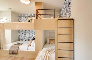 3 bedrooms, desk, iron/ironing board, WiFi