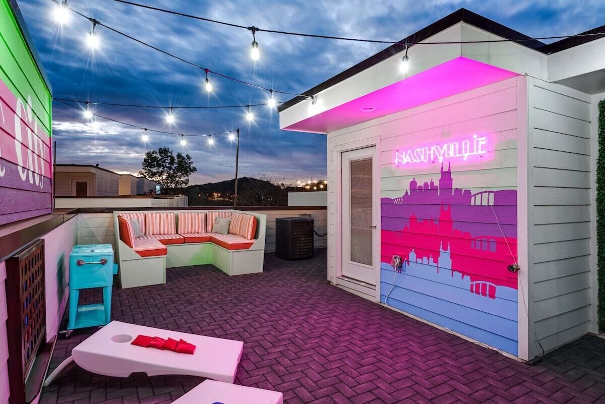 Rooftop City Views, Ping Pong, Near Downtown
