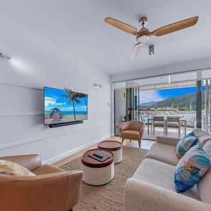 TV, impianto stereo, studio