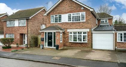 Impeccable 4-bed House in Hemel Hempstead