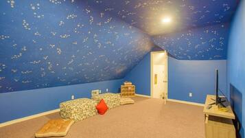 5 Schlafzimmer, Bügeleisen/Bügelbrett, Internetzugang, Bettwäsche
