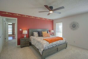 5 bedrooms, iron/ironing board, Internet, bed sheets